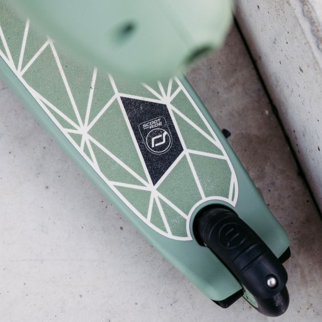 🎁 Naše koloběžky jsou perfektním dárkem k narozeninám pro vaše dítě! 🫶🏻Všechny naše lifestyle modely mají praktický úložný...